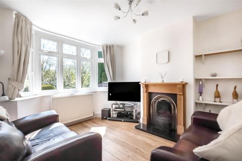 Lyndhurst Rydes Hill Road, Guildford, GU2 9UQ