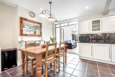 Lyndhurst Rydes Hill Road, Guildford, GU2 9UQ