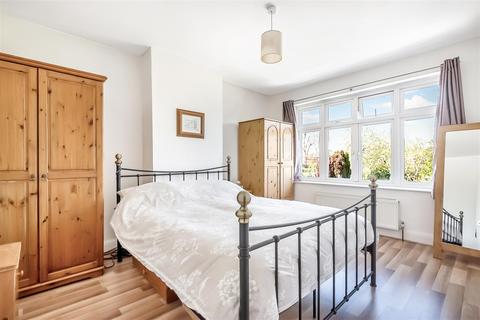Lyndhurst Rydes Hill Road, Guildford, GU2 9UQ
