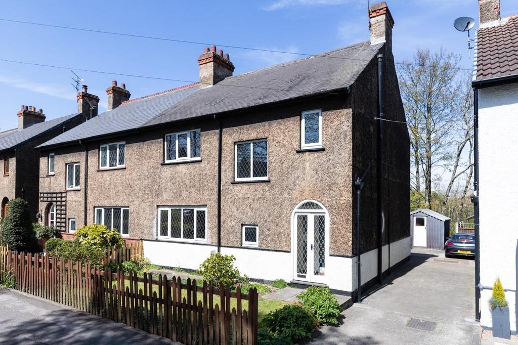 Brumby Wood Lane, Scunthorpe 3 bed semidetached house £155,000