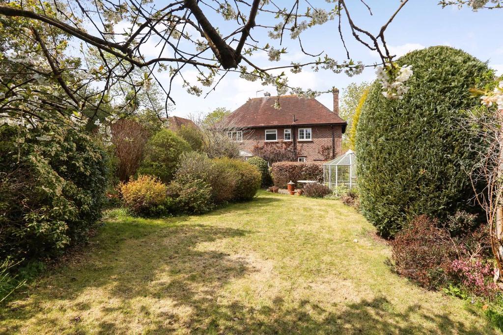 Lynch Road, Farnham 4 bed detached house £1,200,000