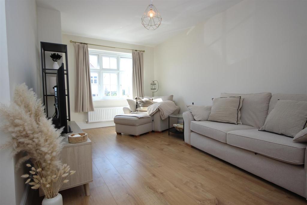 Hawkins Road, Exeter 3 bed terraced house £1,500 pcm (£346 pw)
