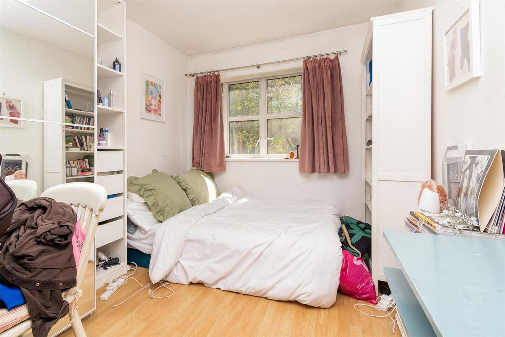 Bed 2.jpg