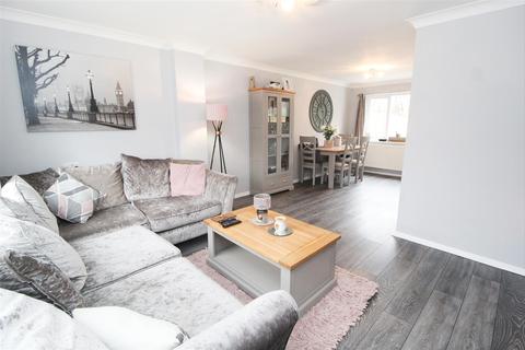 6 Collins Walk, Newport Pagnell, MK16 8QE