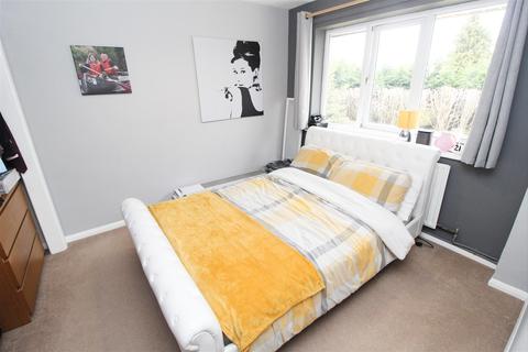 6 Collins Walk, Newport Pagnell, MK16 8QE