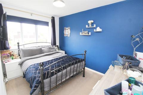 6 Collins Walk, Newport Pagnell, MK16 8QE