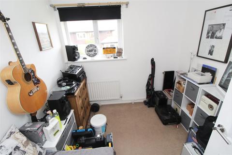 6 Collins Walk, Newport Pagnell, MK16 8QE