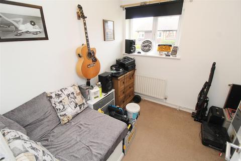 6 Collins Walk, Newport Pagnell, MK16 8QE