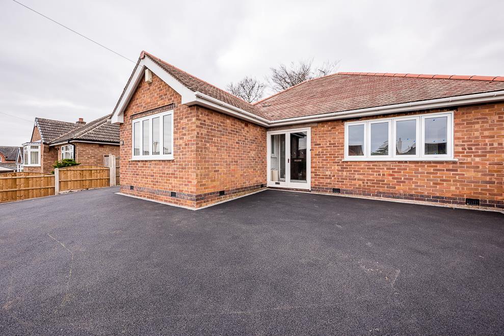 Willow Lane, Gedling, Nottingham NG4 3 bed detached bungalow £375,000