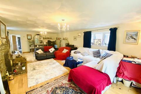 5 bedroom property with land for sale - Glynhir Road, Llandybie, Ammanford