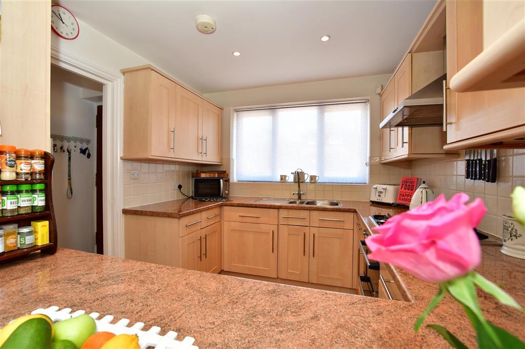 Dynes Road, Kemsing, Sevenoaks, Kent 3 bed semidetached house £415,000