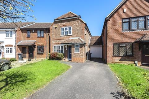 18 Fairborne Way, Guildford, GU2 9GB