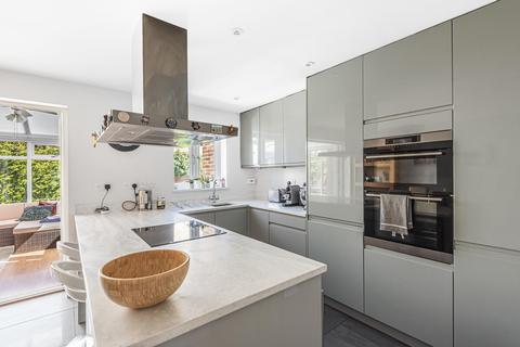18 Fairborne Way, Guildford, GU2 9GB