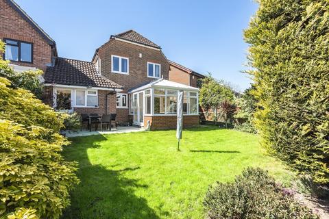 18 Fairborne Way, Guildford, GU2 9GB