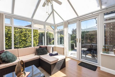 18 Fairborne Way, Guildford, GU2 9GB