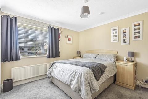 18 Fairborne Way, Guildford, GU2 9GB
