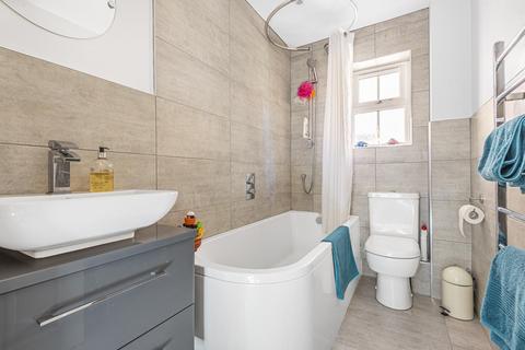 18 Fairborne Way, Guildford, GU2 9GB