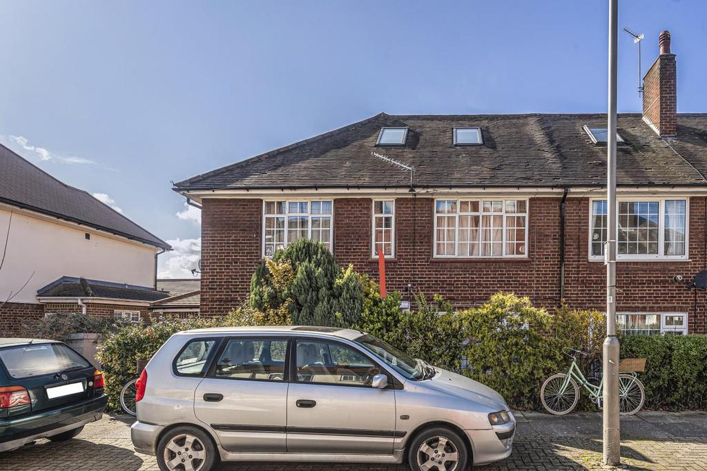 Godley Road, Earlsfield 3 bed £625,000