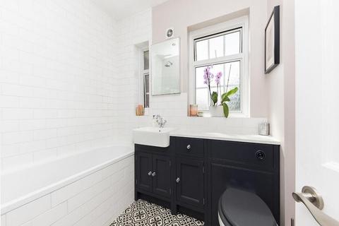 62 Godley Road, London, SW18 3HD