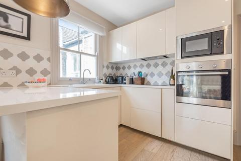 3c Delia Street, London, SW18 2BT