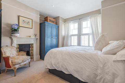 3c Delia Street, London, SW18 2BT