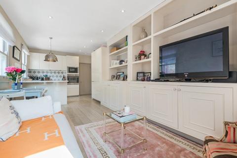 3c Delia Street, London, SW18 2BT
