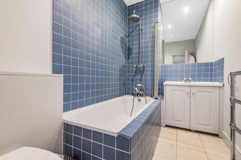 3c Delia Street, London, SW18 2BT