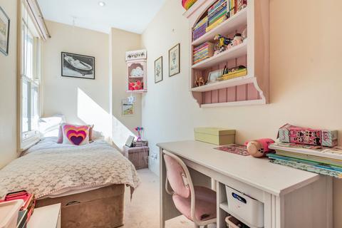 3c Delia Street, London, SW18 2BT