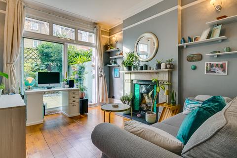 30 Stapleton Road, London, SW17 8AU
