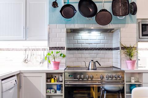 30 Stapleton Road, London, SW17 8AU