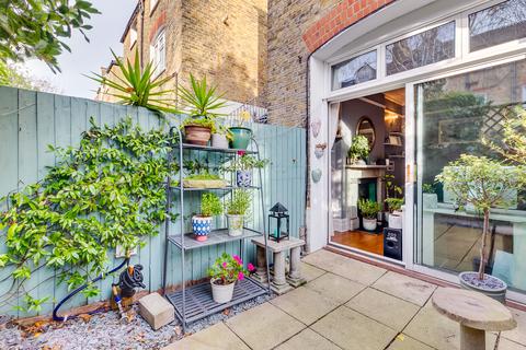 30 Stapleton Road, London, SW17 8AU