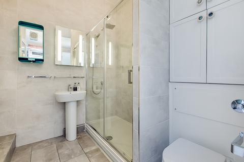 30 Stapleton Road, London, SW17 8AU