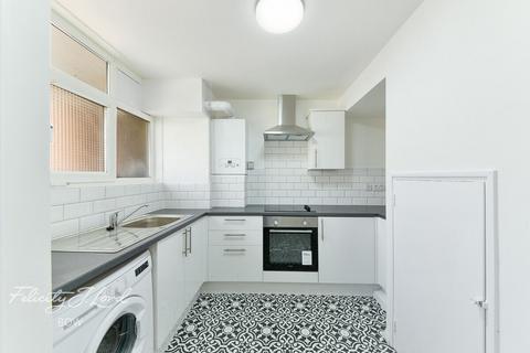 3 bedroom flat for sale, Southwater Close, London