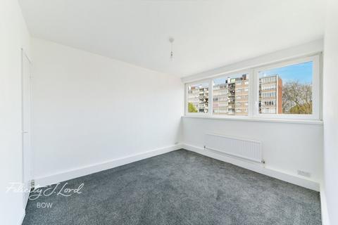 3 bedroom flat for sale, Southwater Close, London