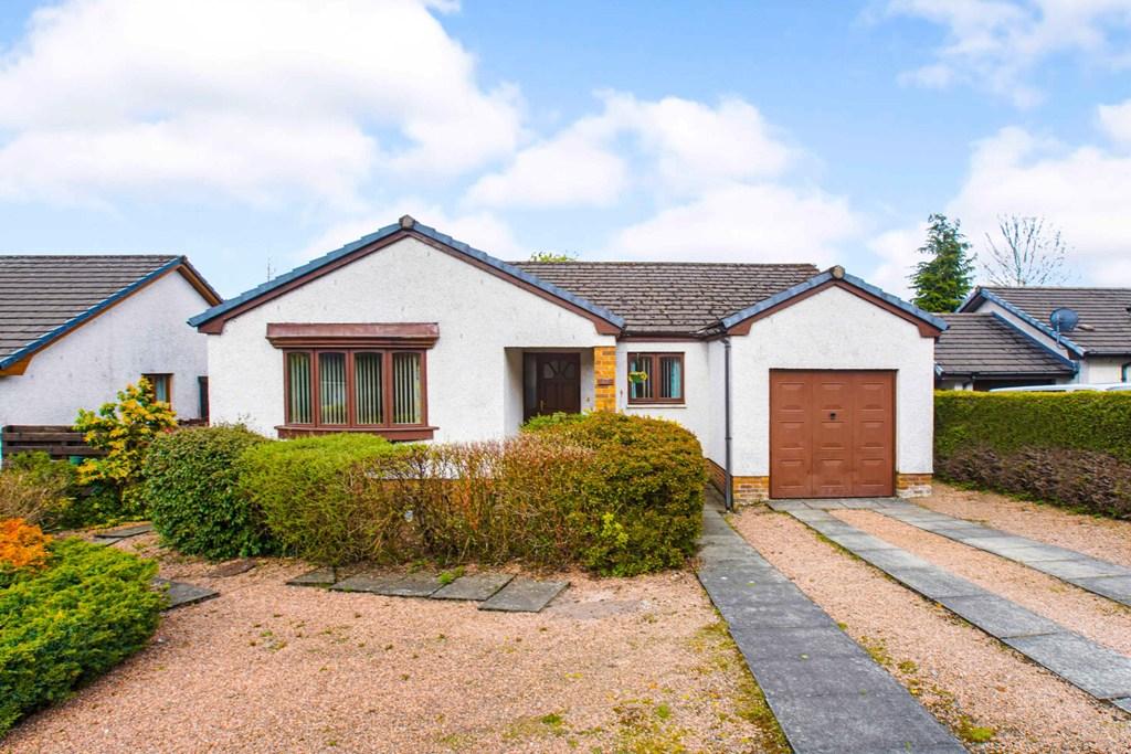 37 Strowan Road, Comrie, Perthshire... 4 bed detached bungalow £190,000