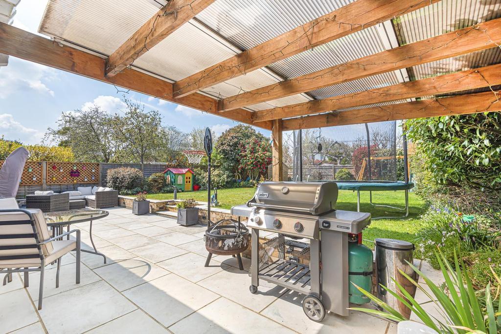 Broadfields, East Molesey, KT8 4 bed semidetached house £1,150,000