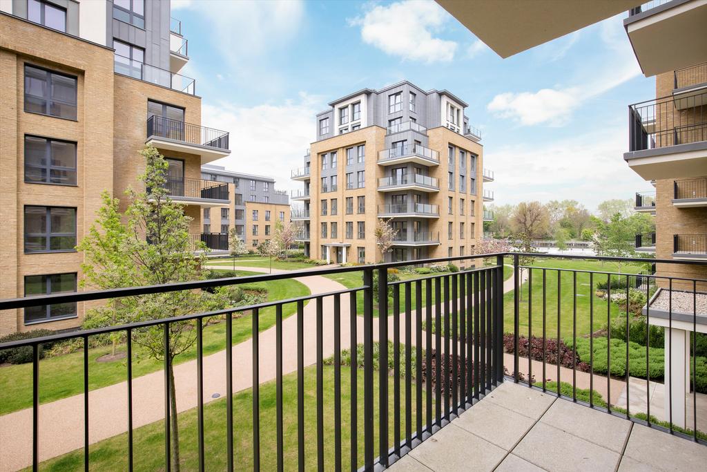 Camera House, Teddington Riverside... 2 bed flat £2,620 pcm (£605 pw)