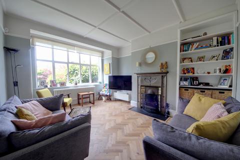 11 Coombe Corner, London, N21 3PE
