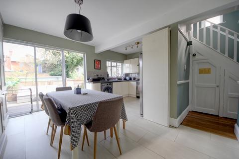11 Coombe Corner, London, N21 3PE