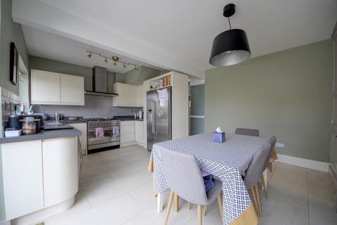 11 Coombe Corner, London, N21 3PE