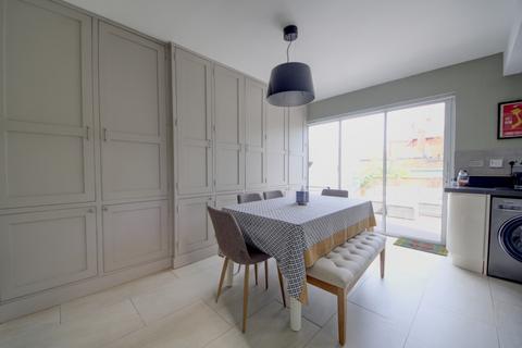 11 Coombe Corner, London, N21 3PE