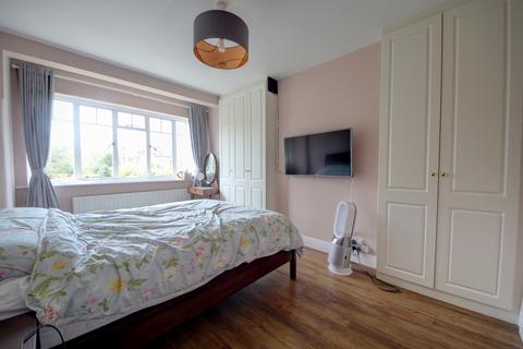 11 Coombe Corner, London, N21 3PE