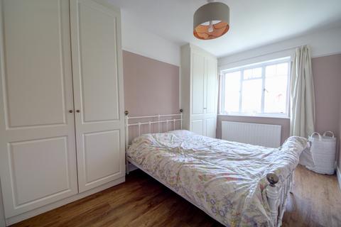 11 Coombe Corner, London, N21 3PE