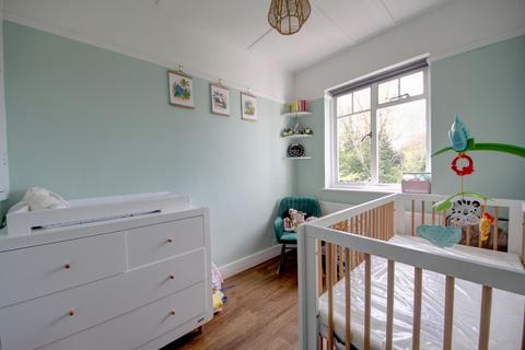 11 Coombe Corner, London, N21 3PE