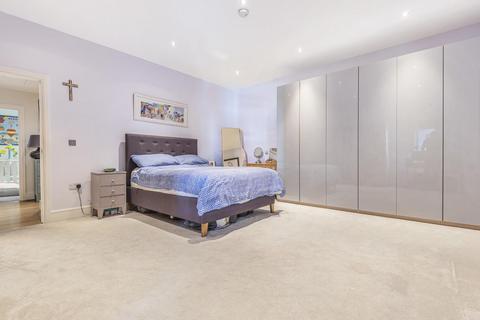 Flat 14, 1 Cornell Square, London, SW8 2EN