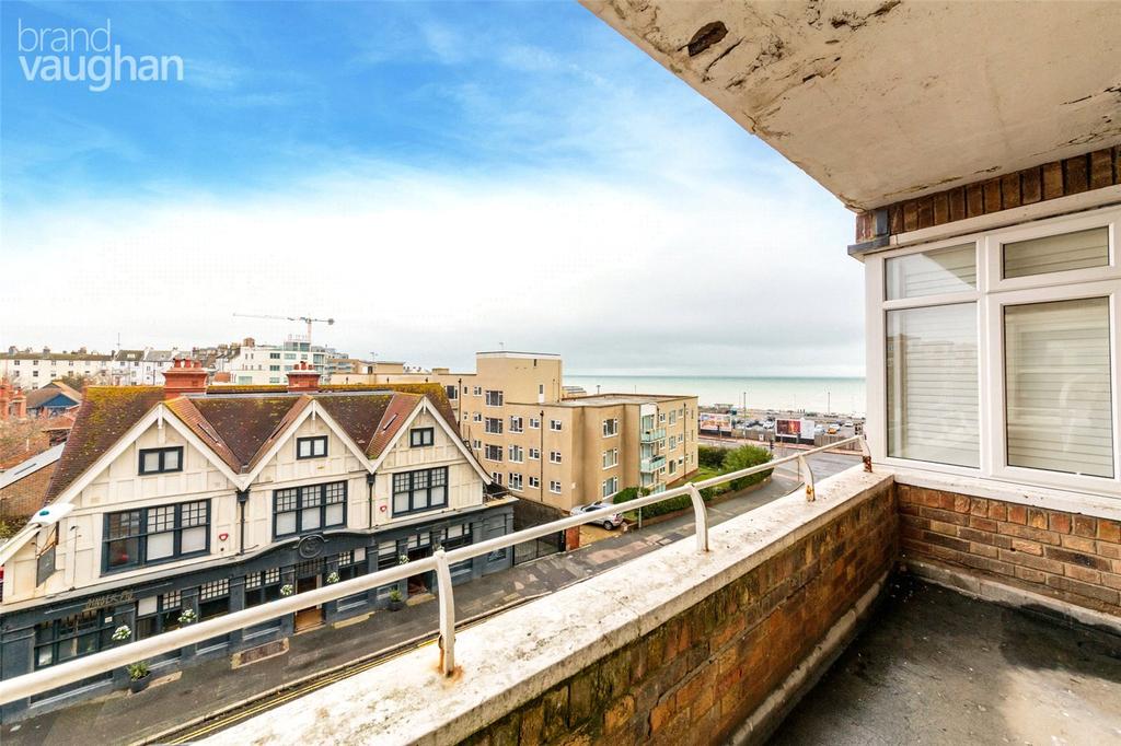 Viceroy Lodge, Kingsway, Hove, BN3 2 bed apartment £300,000