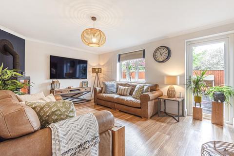 6 Floreys Close, Hailey, Witney, OX29 9UG