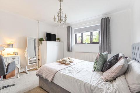 6 Floreys Close, Hailey, Witney, OX29 9UG