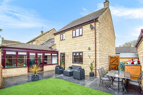 6 Floreys Close, Hailey, Witney, OX29 9UG