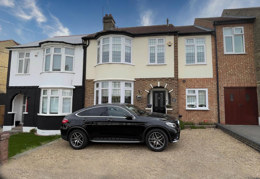 Abbotts Crescent, Highams Park, E4 4 bed terraced house £800,000